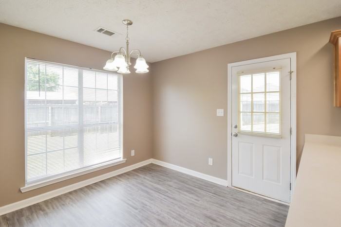 122 Forrestwood Dr - Photo 4 of 11