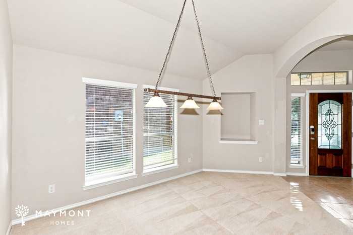10910 Brighton Gardens Dr - Photo 5 of 15