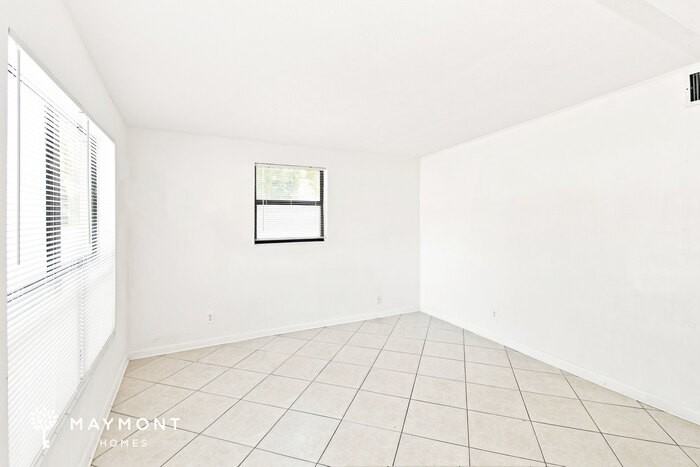 1004 Maynard St - Photo 5 of 15