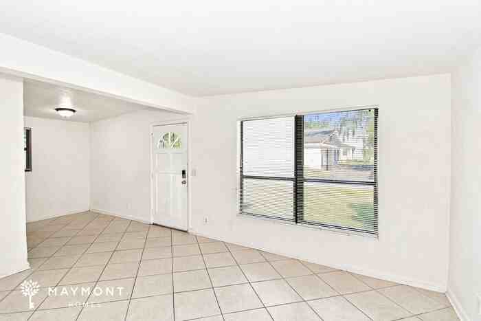 1004 Maynard St - Photo 6 of 15