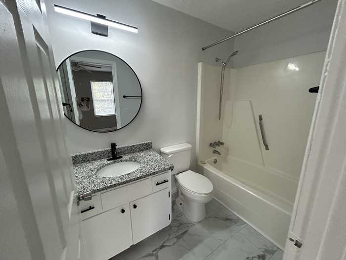 940 Glenn St #804 - Photo 3 of 24