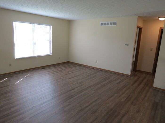 1271 Caravel Dr - Photo 3 of 18
