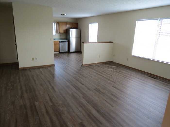 1271 Caravel Dr - Photo 4 of 18
