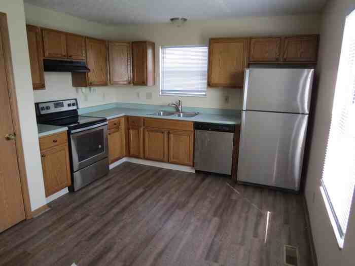 1271 Caravel Dr - Photo 5 of 18