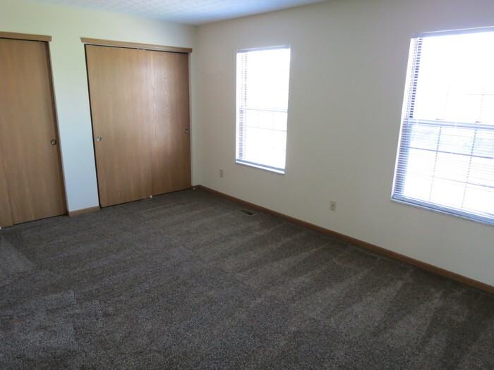 1271 Caravel Dr - Photo 6 of 18