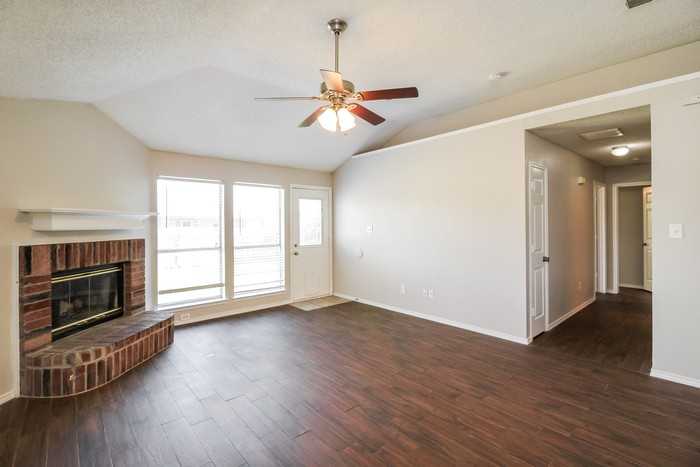 1909 Canyon Ridge St - Photo 3 of 14