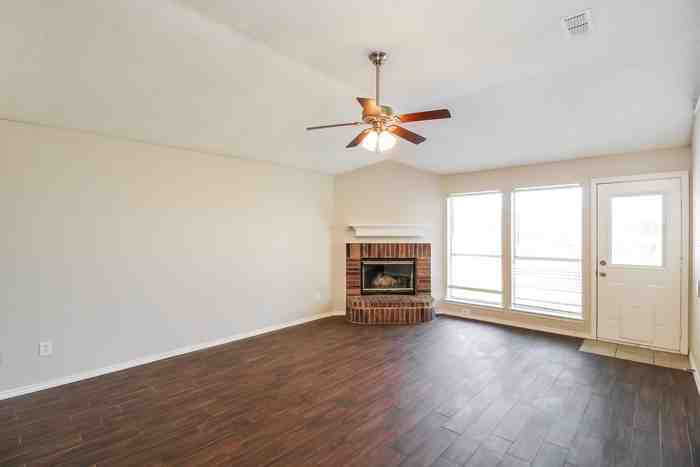 1909 Canyon Ridge St - Photo 4 of 14