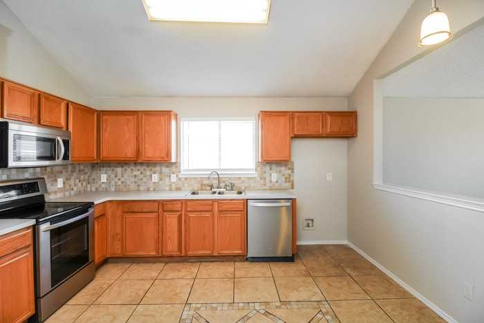 1909 Canyon Ridge St - Photo 6 of 14