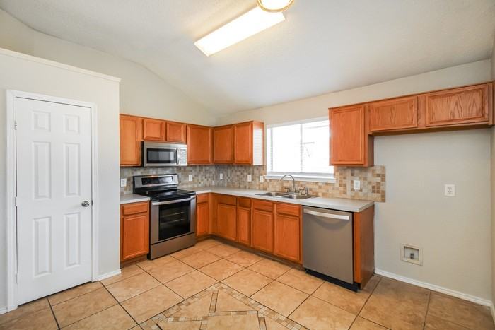 1909 Canyon Ridge St - Photo 7 of 14