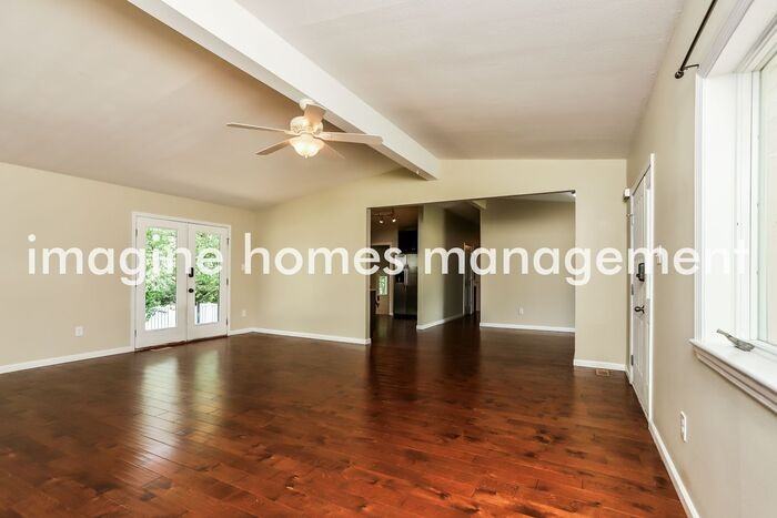 617 Old Ballwin Rd - Photo 3 of 16