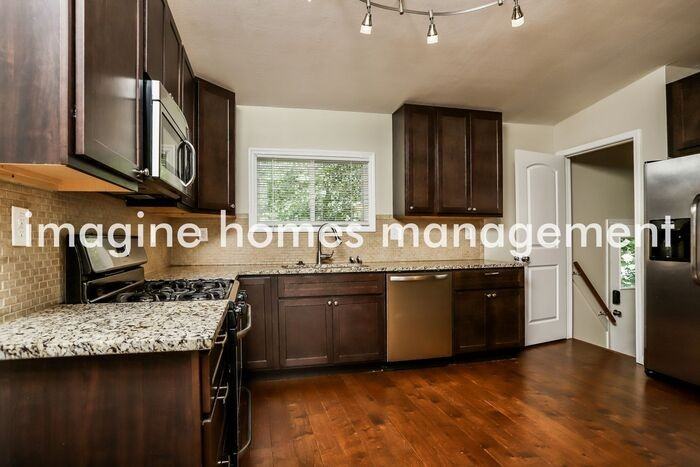 617 Old Ballwin Rd - Photo 5 of 16