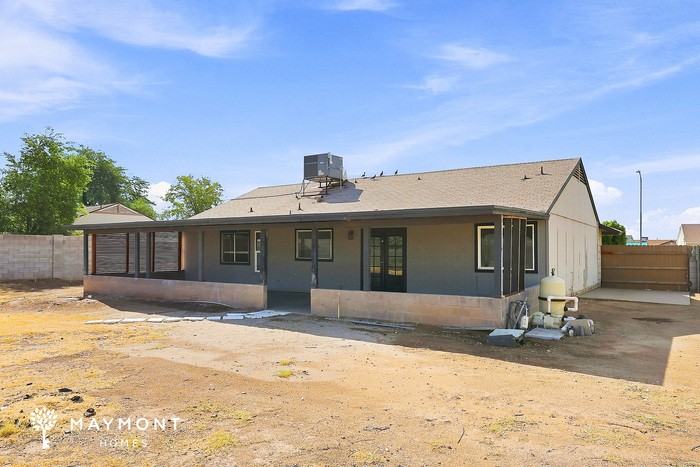 7132 W Mercer Ln - Photo 3 of 3
