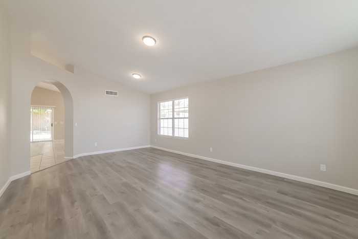 9542 W Potter Dr - Photo 3 of 21