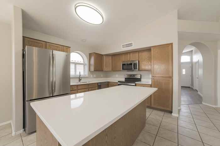 9542 W Potter Dr - Photo 5 of 21