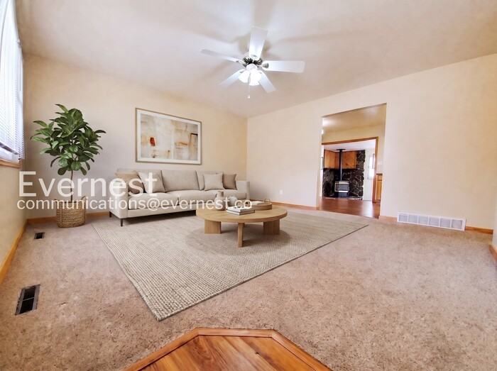 1116 Juniper Ct - Photo 3 of 19