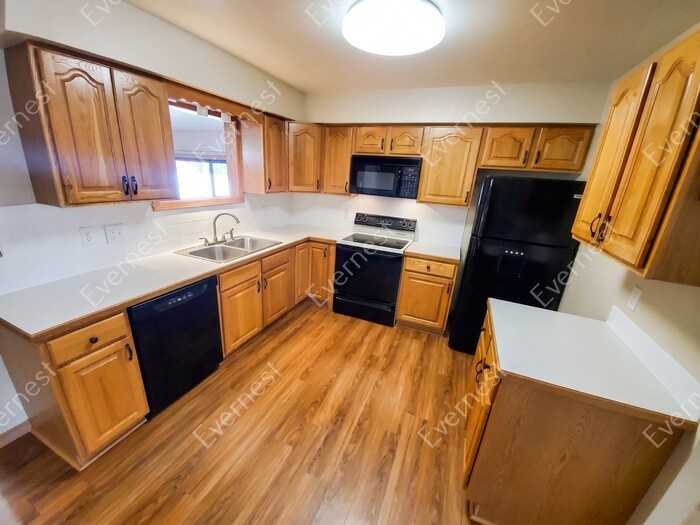 1116 Juniper Ct - Photo 4 of 19