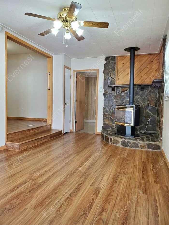 1116 Juniper Ct - Photo 7 of 19