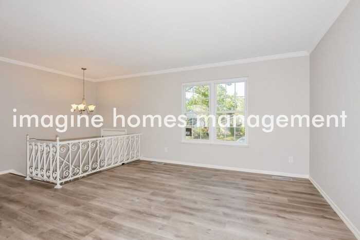 908 Broadhurst Dr - Photo 5 of 22
