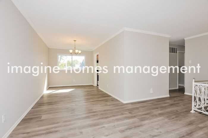 908 Broadhurst Dr - Photo 6 of 22