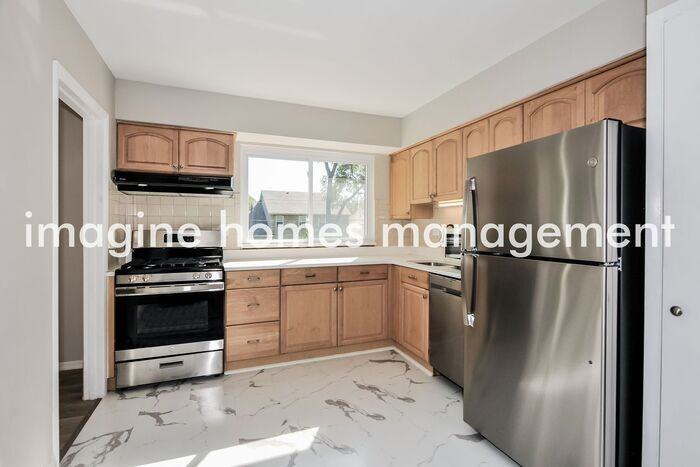 908 Broadhurst Dr - Photo 7 of 22