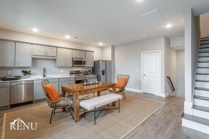 2329 E 18th St - Photo 3 of 21
