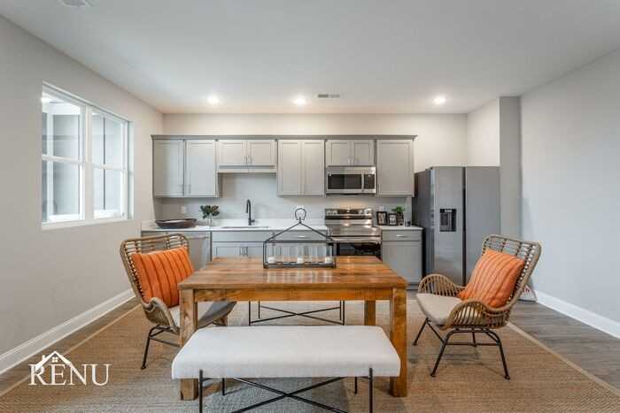 2329 E 18th St - Photo 4 of 21