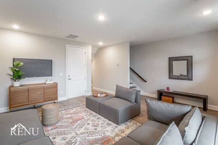 2329 E 18th St - Photo 6 of 21