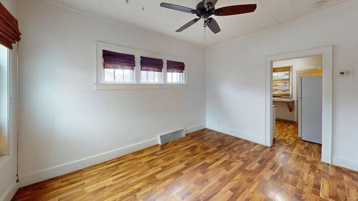 205 3rd Ave Ne - Photo 4 of 8