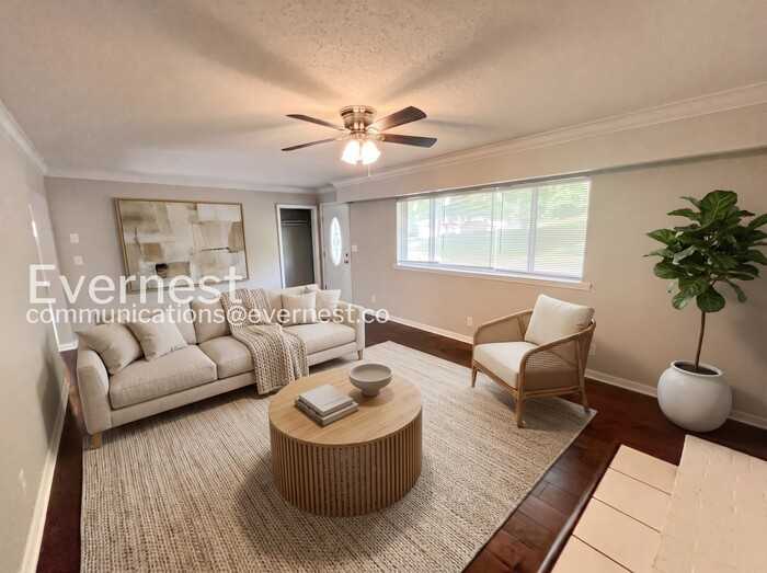 5526 Crestview Dr - Photo 3 of 24