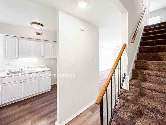 113 Newcastle Dr - Photo 3 of 12