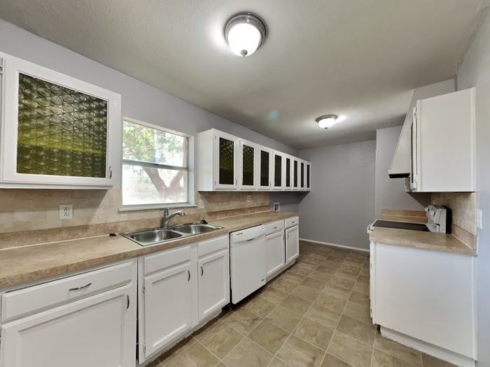 2706 Santa Anna Dr - Photo 4 of 17