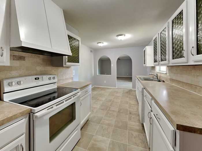 2706 Santa Anna Dr - Photo 5 of 17