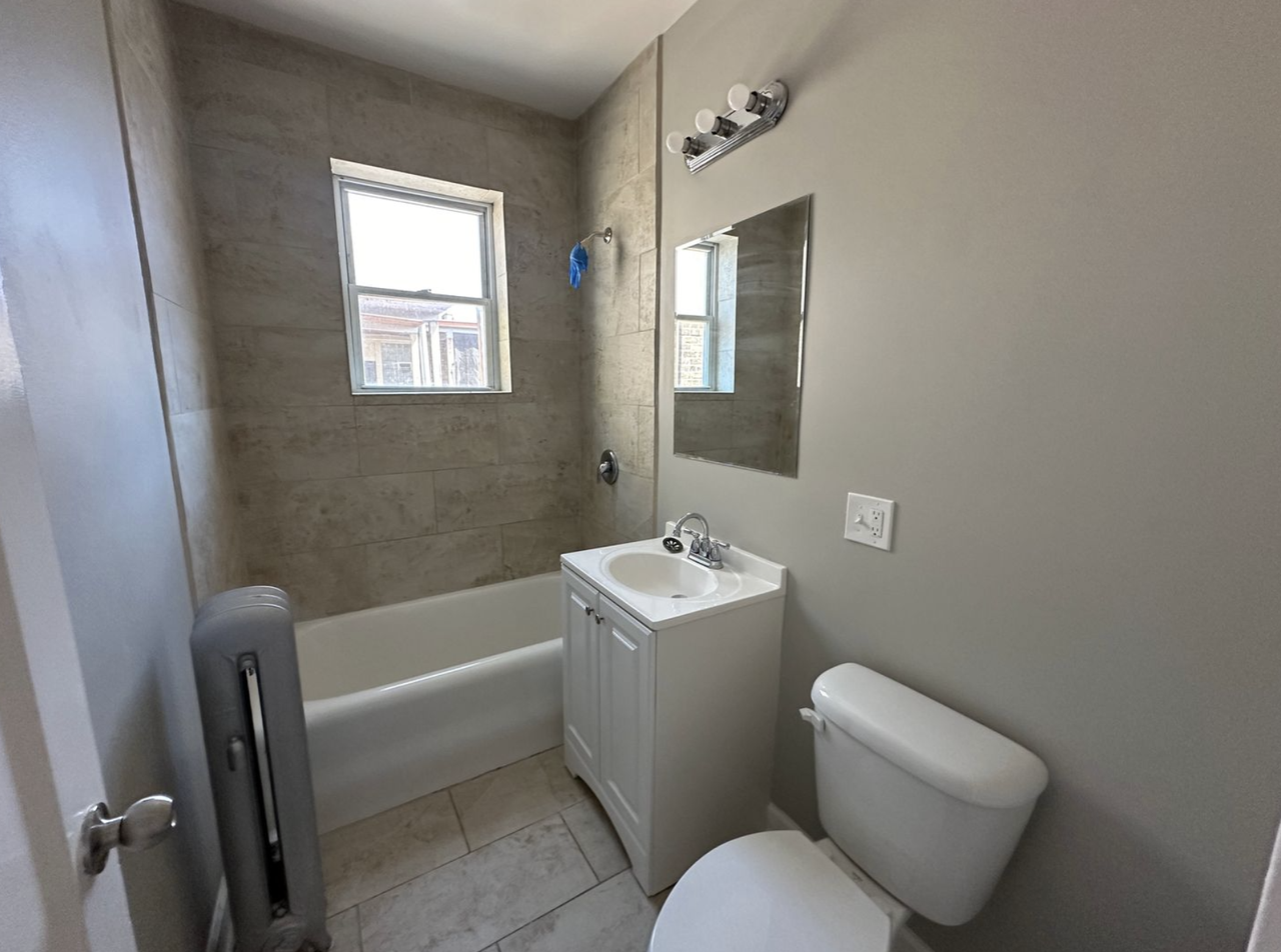 2341 W Rosemont Ave #1 - Photo 7 of 9