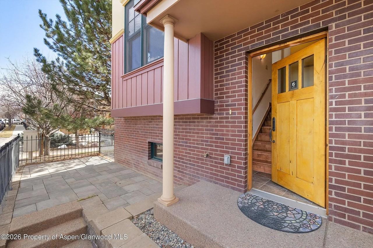 1002 Colorado Ave #NONE - Photo 2 of 43