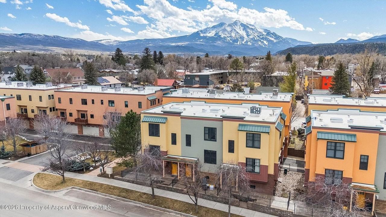 1002 Colorado Ave #NONE - Photo 4 of 43