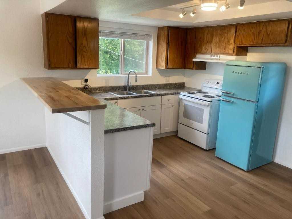 2005 N Center St #1