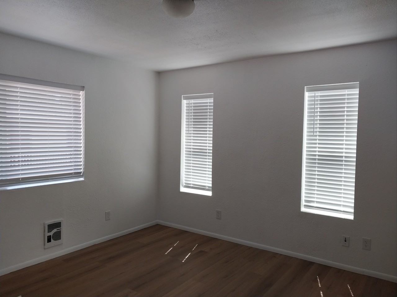 2005 N Center St #1 - Photo 5 of 17