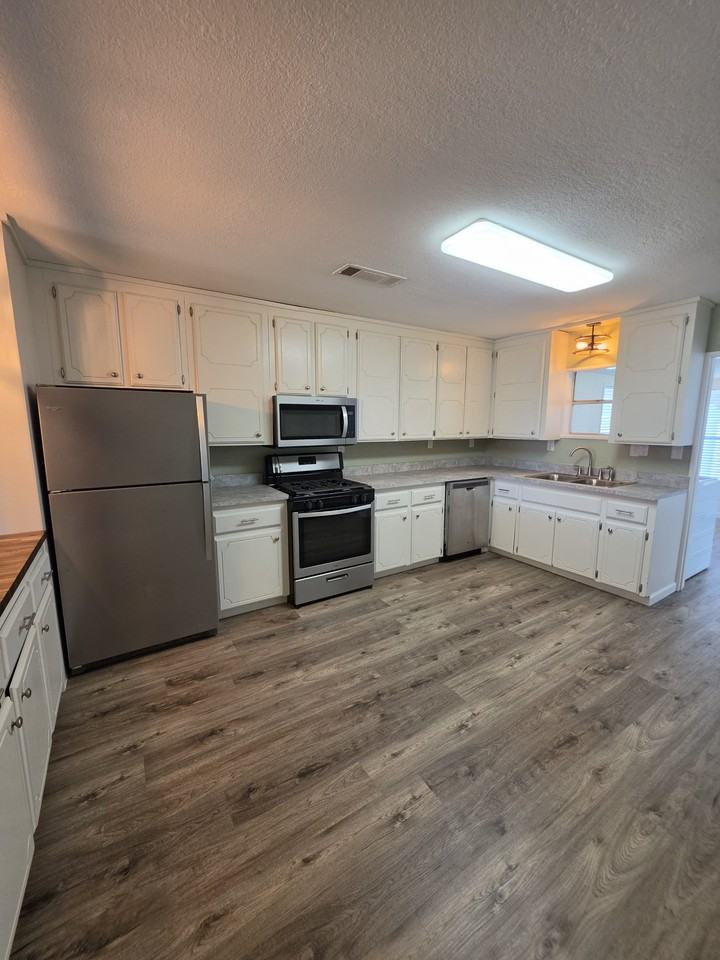 503 2nd St #NA - Photo 6 of 16