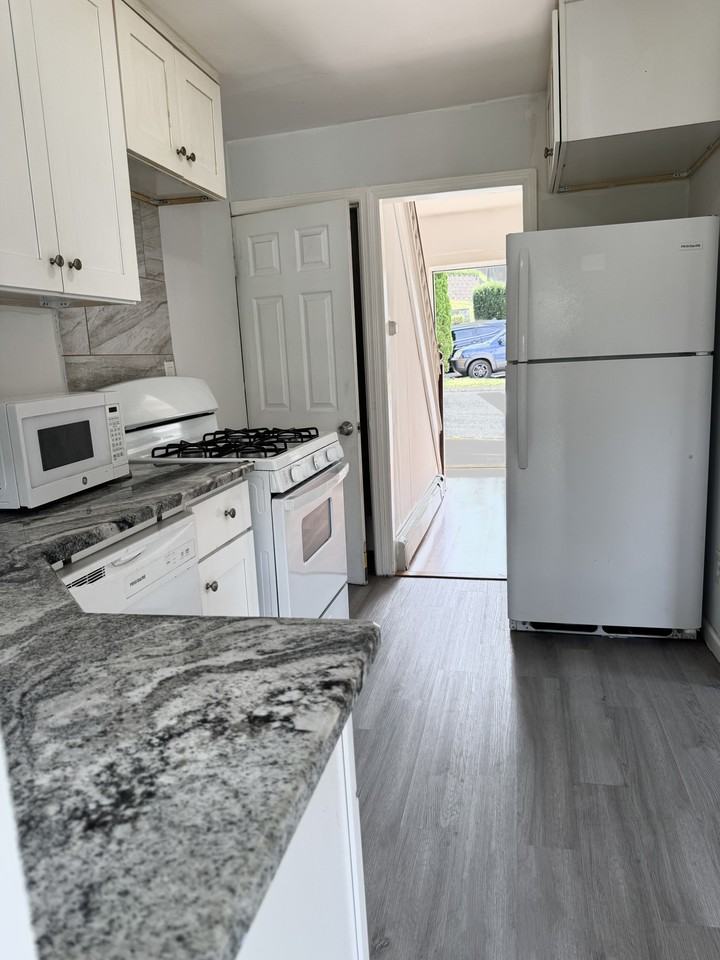 41 Clinton Pl #41 - Photo 6 of 15