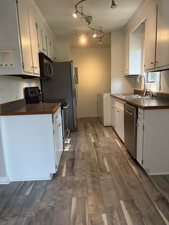 1047 Hilton Point Rd #NA - Photo 6 of 28
