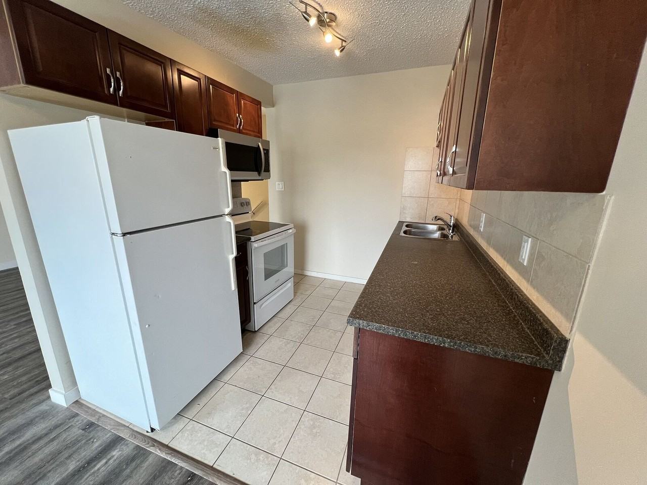 39 - 39 Huntley Close Ne - Photo 2 of 15