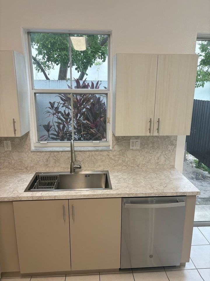 5600 Nw 107th Ave #1412 - Photo 6 of 32