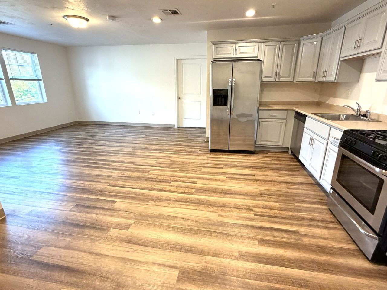 329 East St #304 - Photo 4 of 17