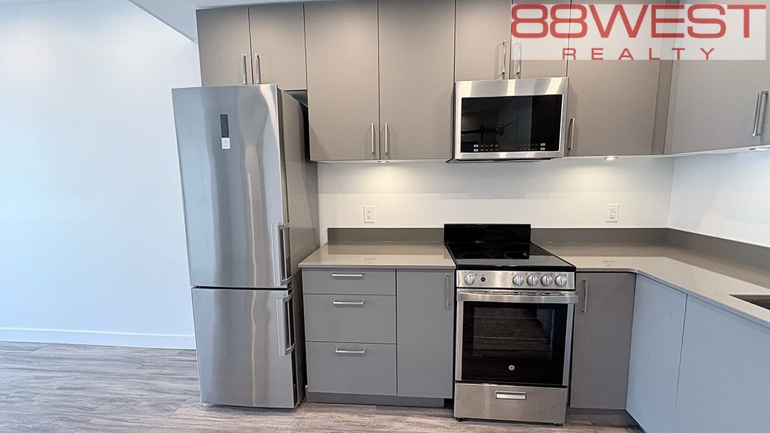 181 6th Street West #8 - Photo 3 of 24