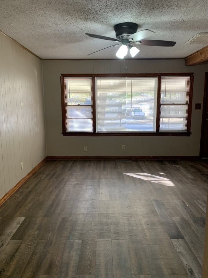 1136 Shelden St #NA - Photo 3 of 18