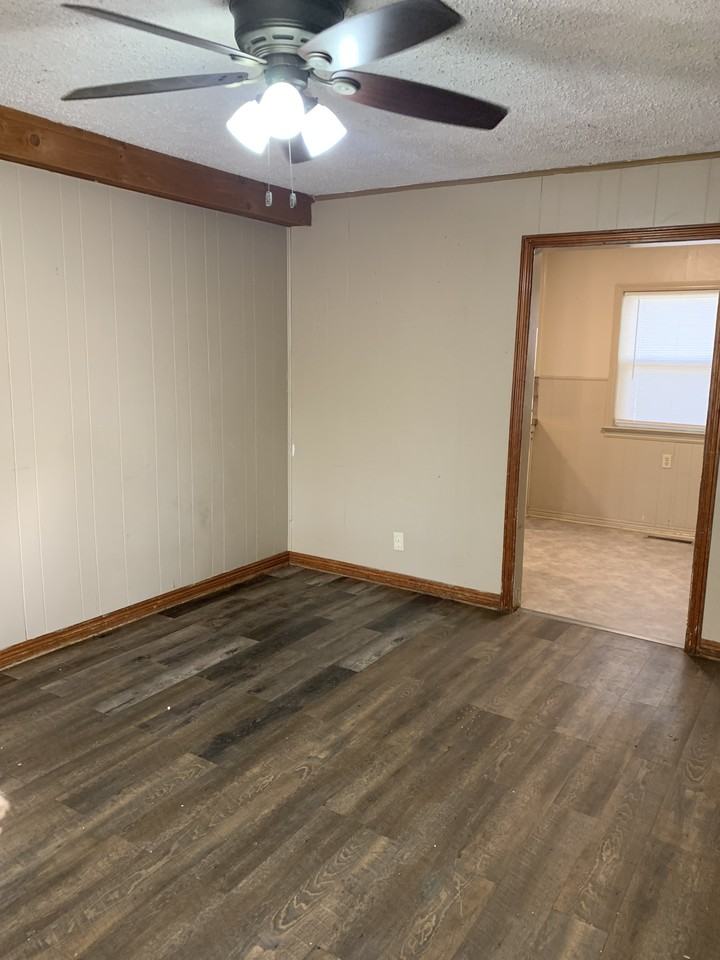 1136 Shelden St #NA - Photo 4 of 18