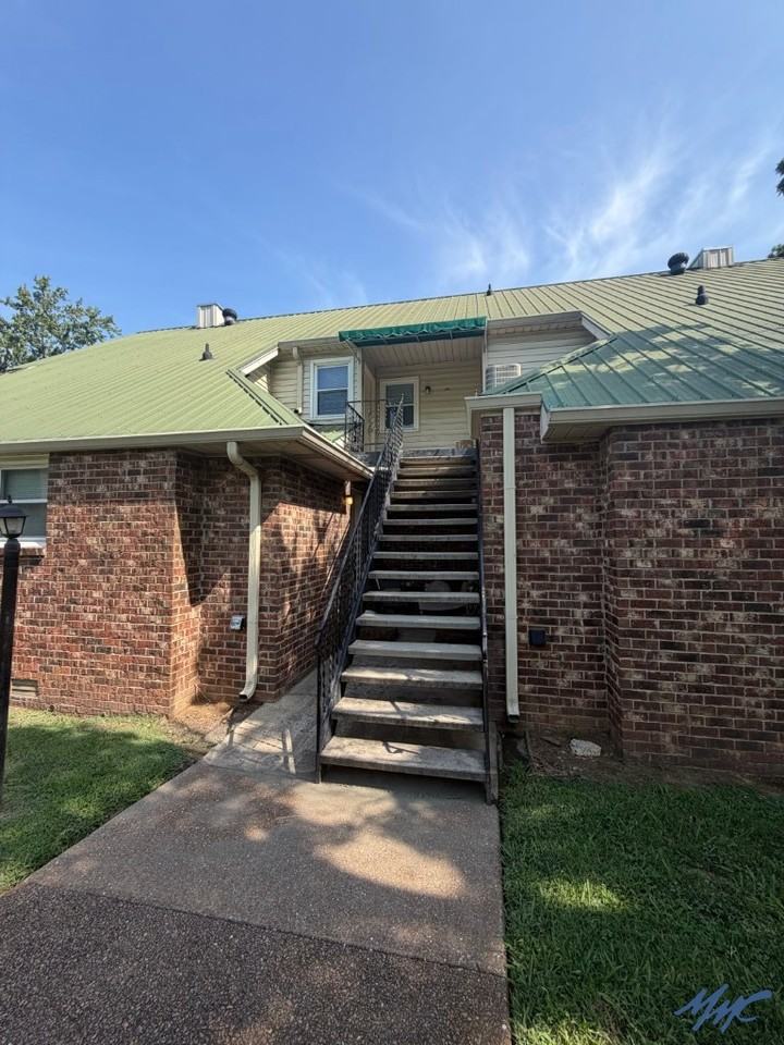 1246 Hamilton Dr - Photo 2 of 15