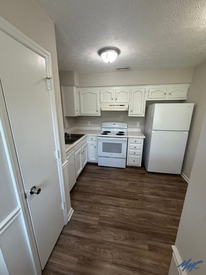 1246 Hamilton Dr - Photo 3 of 15