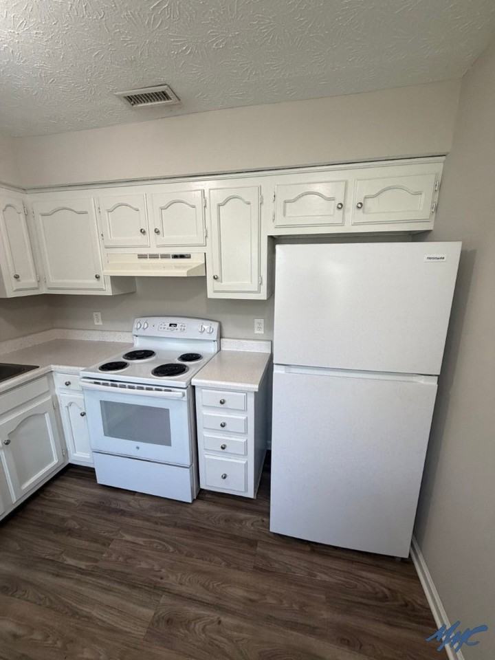 1246 Hamilton Dr - Photo 5 of 15
