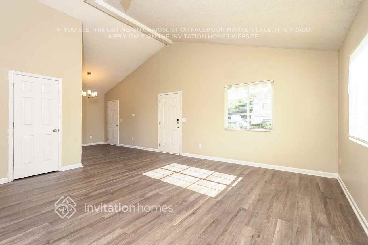 3789 Foxton Dr - Photo 5 of 17
